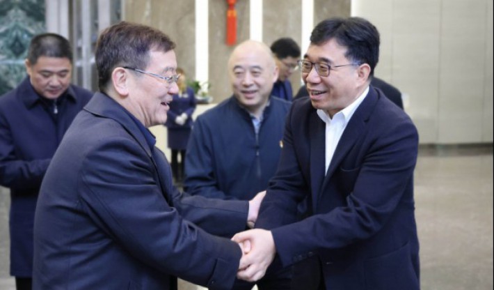 中央统战部副部长，全国工商联党组书记、常务副主席徐乐江
